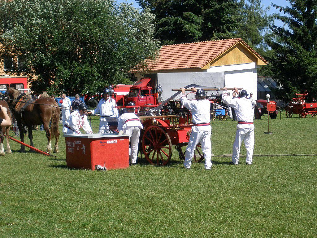 Setkání historických stříkaček